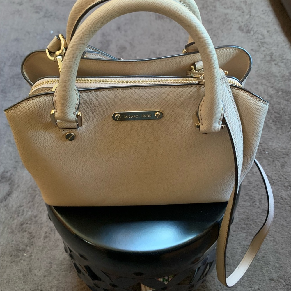 Michael Kors small bag/crossbody. - Picture 2 of 12